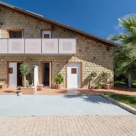 Mendolia Ai Caracoli Villa