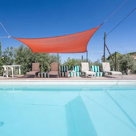 Mendolia Hot Pool And Design Villa